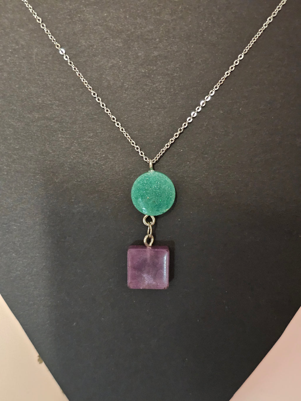 Geometric shapes drop pendent and chain