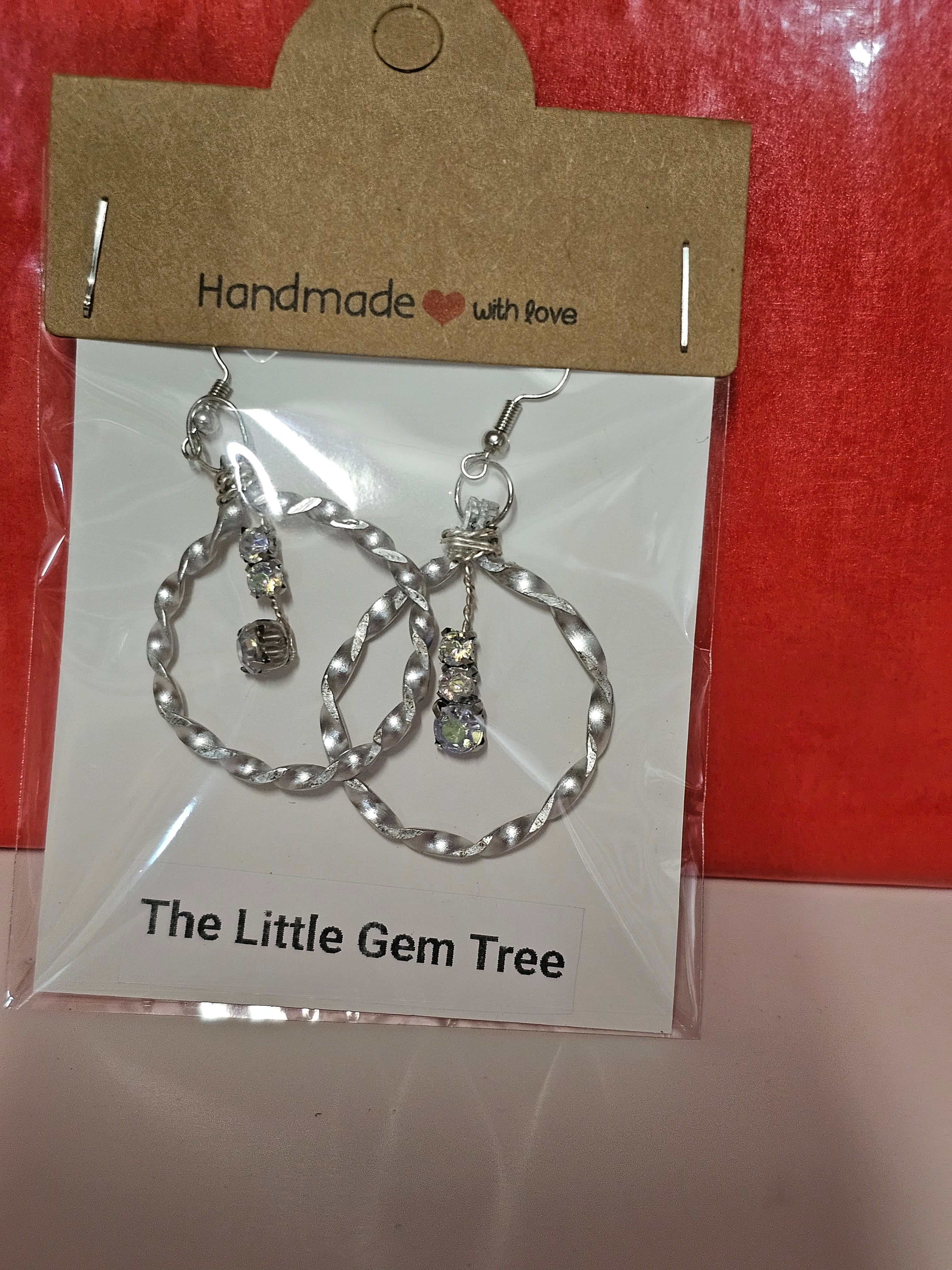 Twisted round earrings with 3 diamond drops