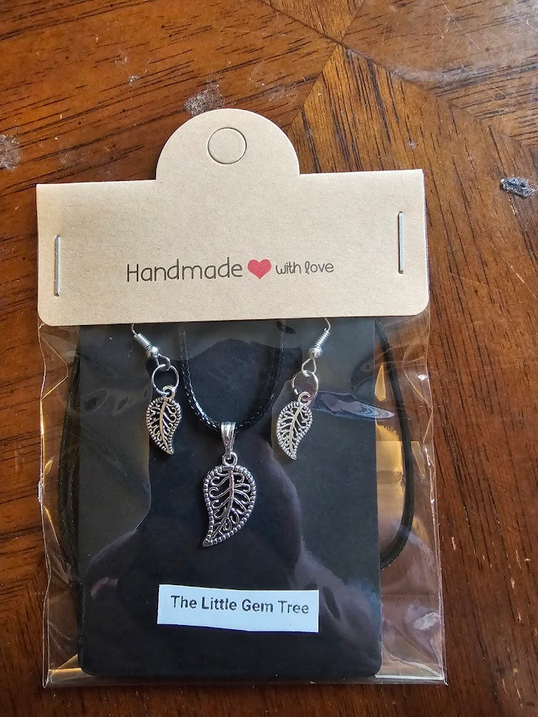 silver leaf pendent set